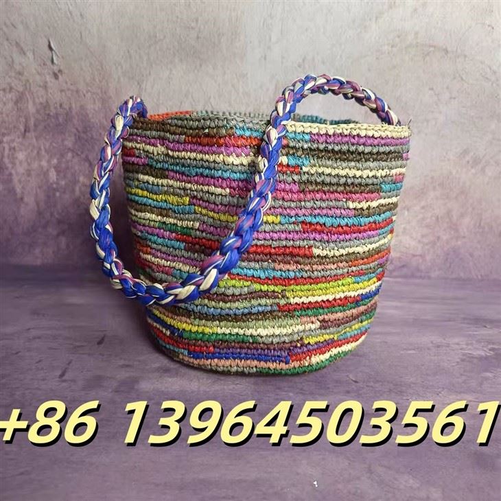 Bag menyw raffia go iawn