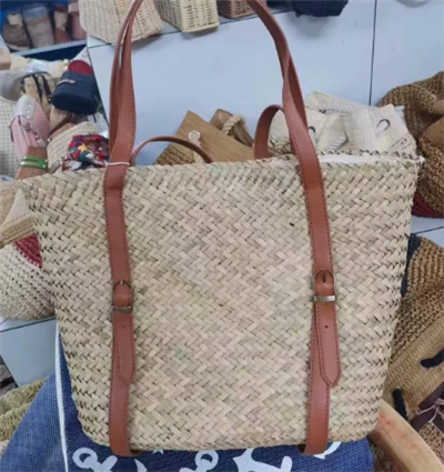 Mae Pu hir yn trin bag chic gwellt